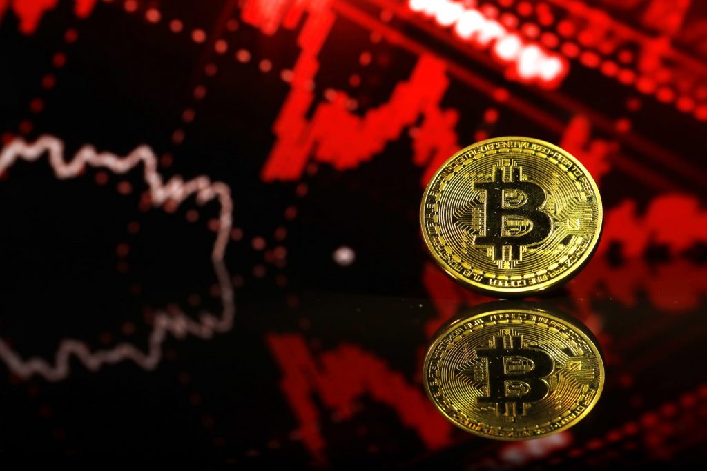 Bitcoin crollo, dumping causato dal sell-off del settore tecnologico