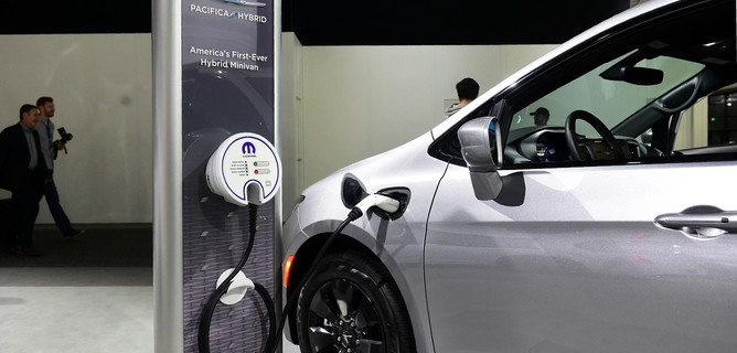 Le associazioni dell’automotive: “Un errore puntare solo sull’elettrico”