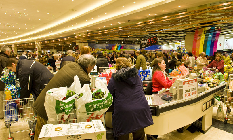 L’inflazione costa alle famiglie italiane 2.400 euro l’anno