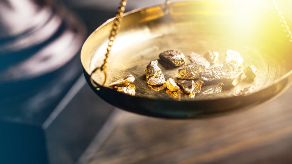 Oro al minimo di 14 settimane per il dollaro più forte: cosa succederà?