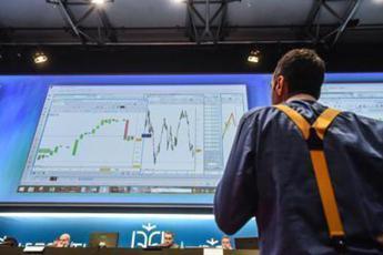 Piazza Affari positiva, banche in evidenza