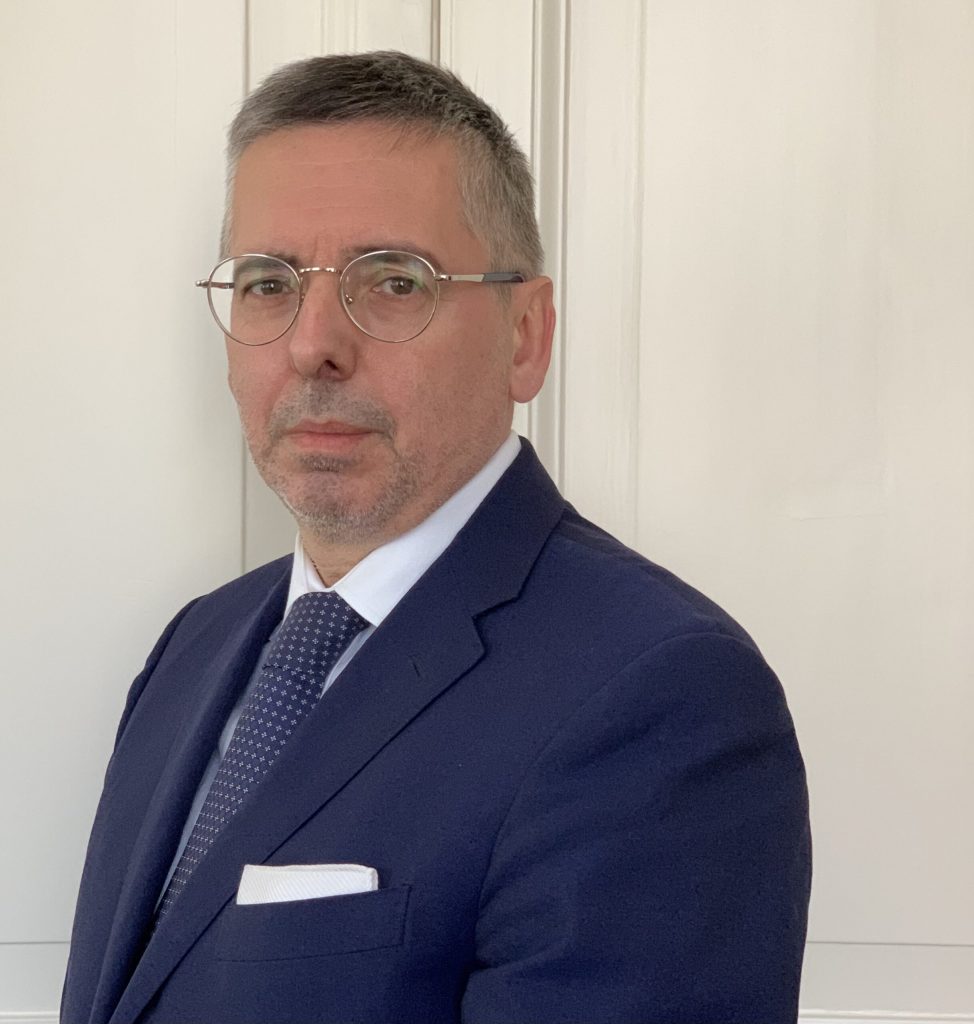 Russia, l’ex ambasciatore Carnelos: “Sospensione delle sanzioni per evitare catastrofe economica”