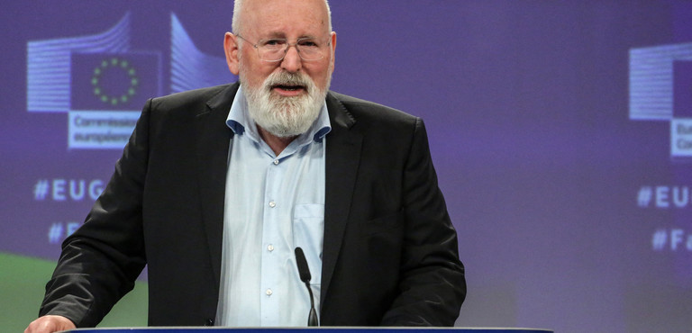 Accordo nell’Ue per lo stop ai motori a combustione nel 2035