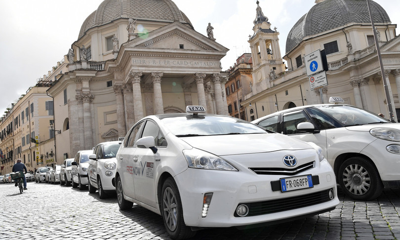 Col gasolio a 2 euro allo stremo anche tassisti, ncc e autotrasportatori