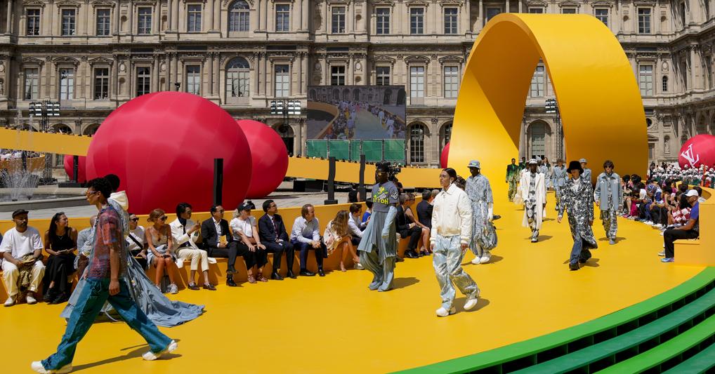 Lo spettacolo di Louis Vuitton e l’intensità ancestrale di Rick Owens infiammano la città