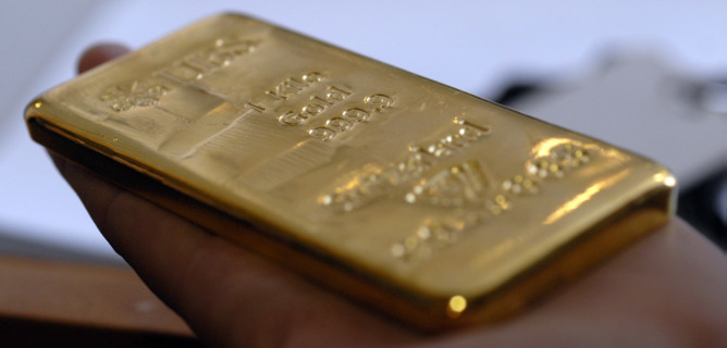 Perché il bando dell’oro russo metterà in crisi gli oligarchi