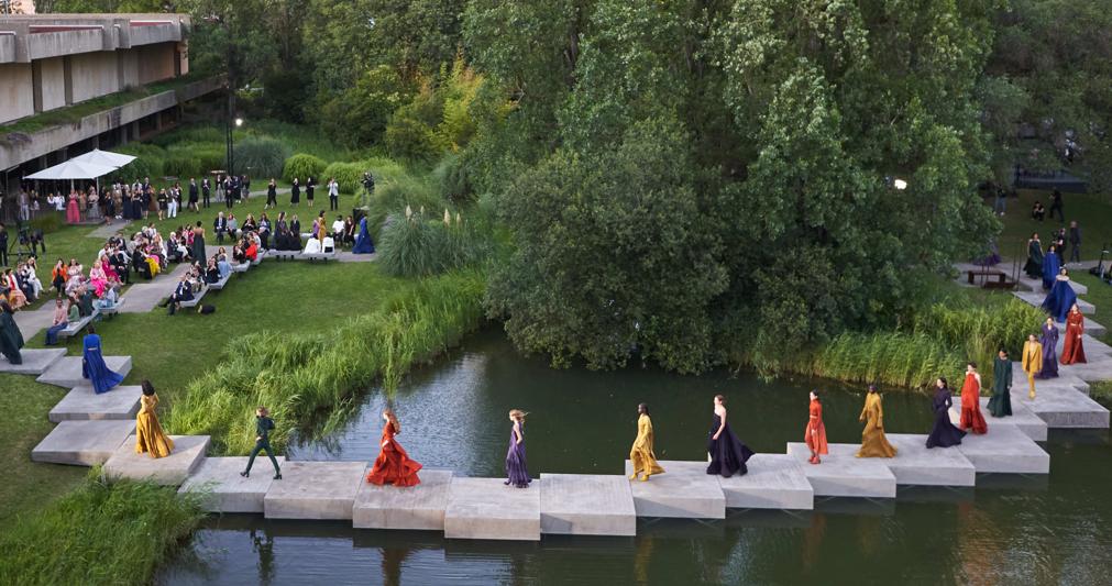 Una Lisbona essenziale e magnetica per l’elegante sensualità di Max Mara