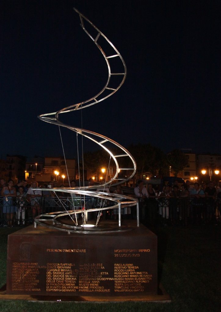 Pozzuoli: il Sindaco e l’Amministrazione rendono omaggio alle vittime del tragico incidente di Monteforte Irpino