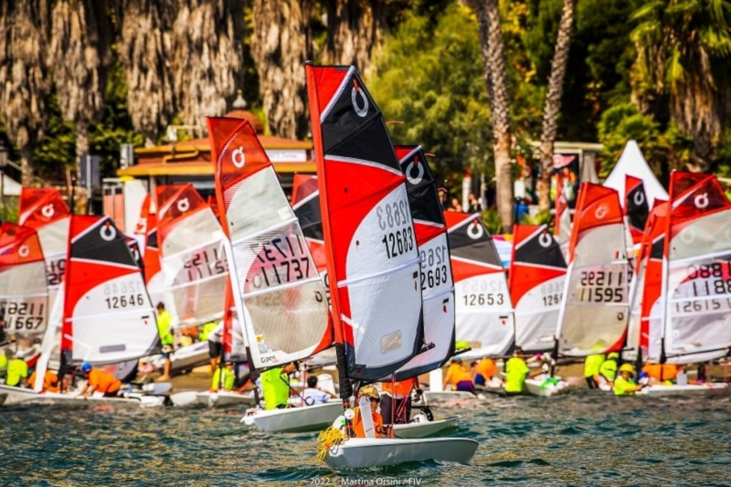 A Salerno le vele più forti del maltempo