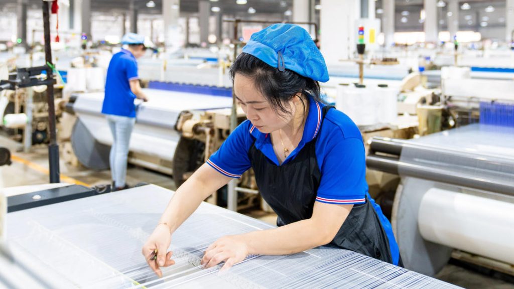 Cina, settore manifatturiero non accelera a luglio