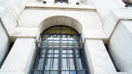 In Borsa si perdono soldi ma si può guadagnare facendo questo