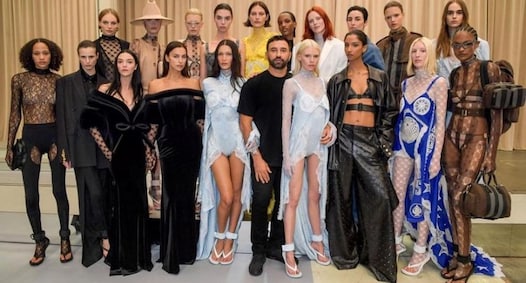 Burberry, addio a Riccardo Tisci. Daniel Lee (ex Bottega Veneta) nuovo direttore creativo