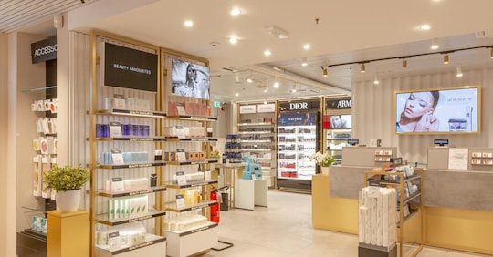 Douglas riparte in Italia con nuove aperture e servizi