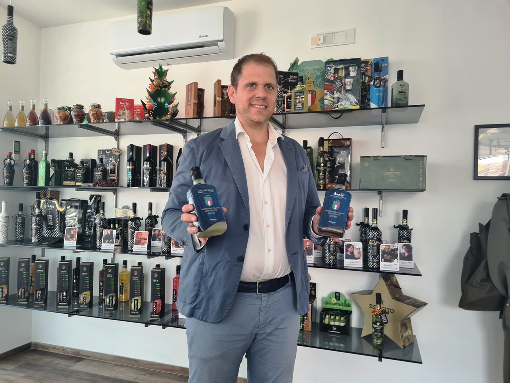 L’Antica Distilleria Petrone “indossa” i colori della Nazionale Italiana