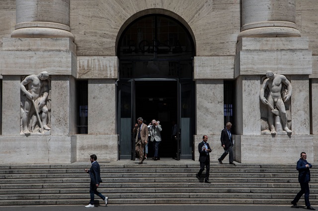 PIAZZA AFFARI: UNDER PRESSURE!!!