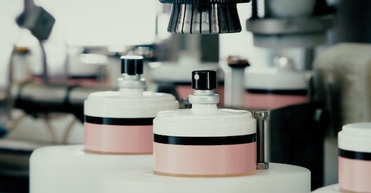 Angelini beauty rafforza la partnership con Trussardi