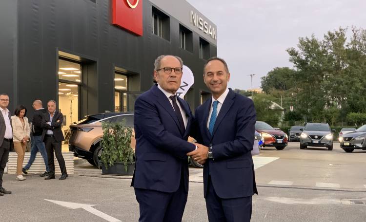 Da Napoli Nissan rilancia il green