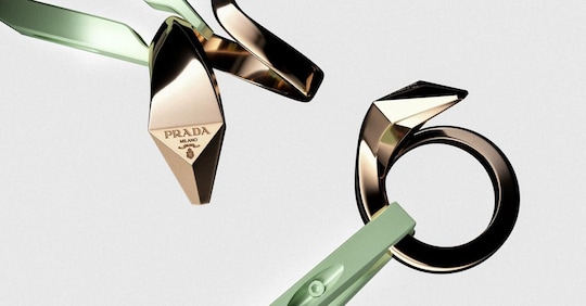 Prada debutta nella gioielleria all’insegna della sostenibilità e trasparenza