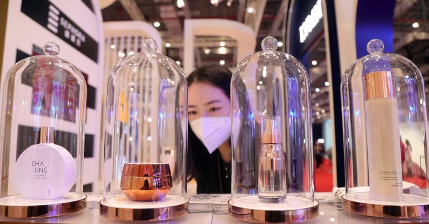 Cina, stime riviste al ribasso: i lockdown rallentano i consumi