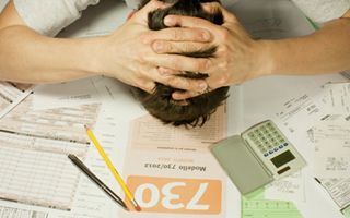 Consumatori soffocati dai debiti: 61% uomini, 35% di donne