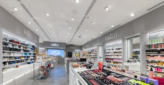 La rivincita delle profumerie tra ecommerce e servizi