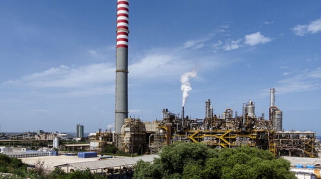 Vendita Raffineria Priolo, la partita non è ancora chiusa: in corsa ci sarebbe anche un nuovo trader