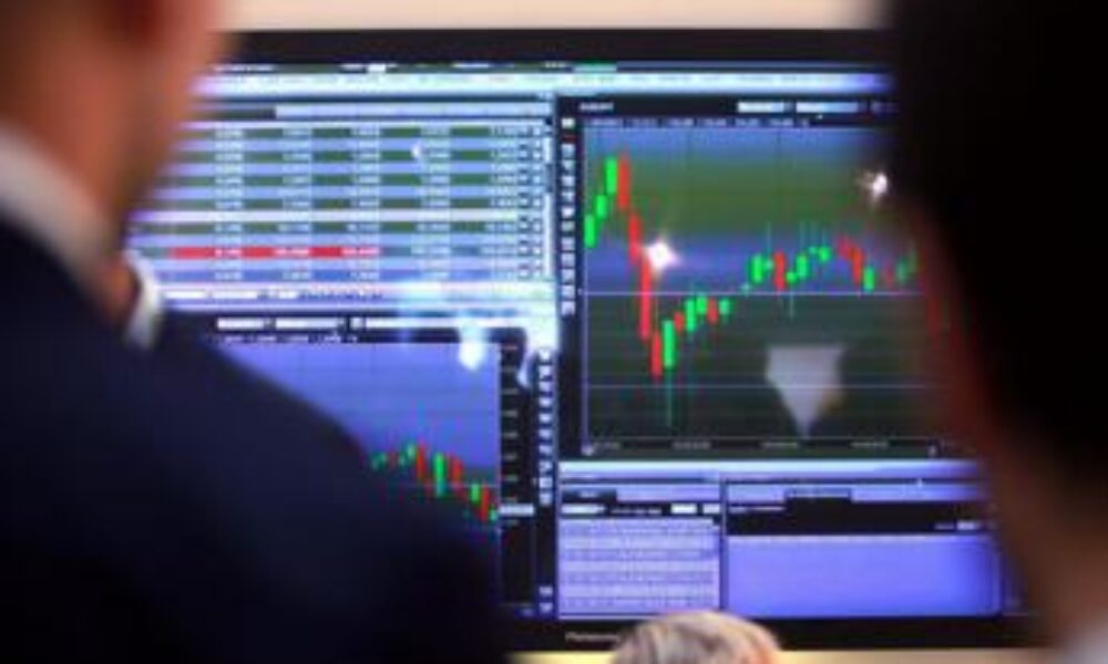 Borsa Milano oggi, l’Ue allontana la recessione: Piazza Affari sale
