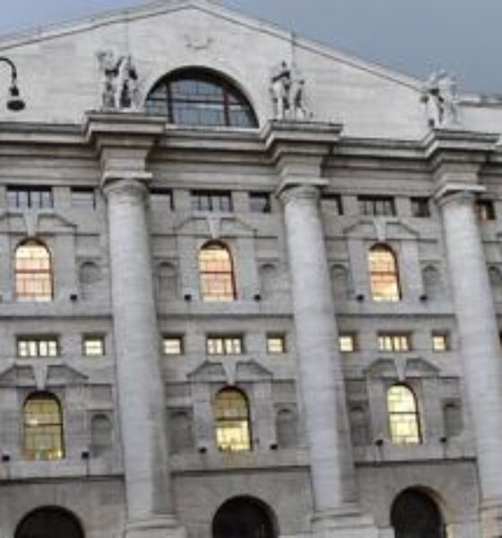 Borsa Milano oggi, Piazza Affari in rosso trascinata dalle banche