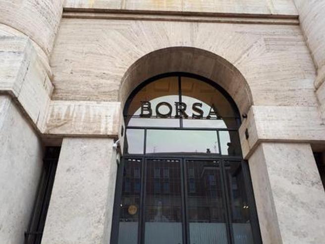 Borsa Milano oggi, Piazza Affari sale: su anche lo spread