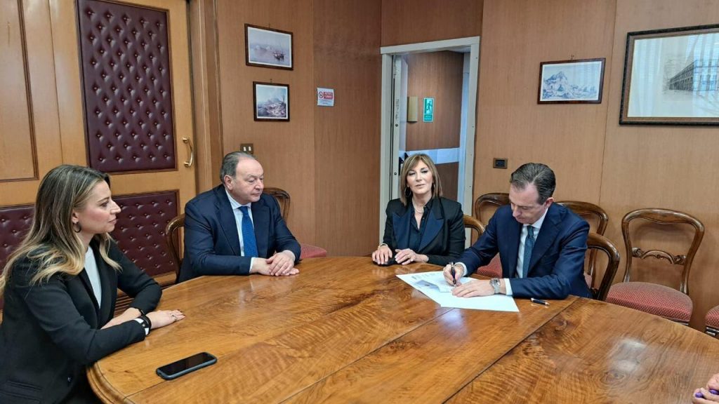 Cyberbullismo e linguaggi d’odio: firmato protocollo d’intesa tra Co.re.com Campania e Salernitana