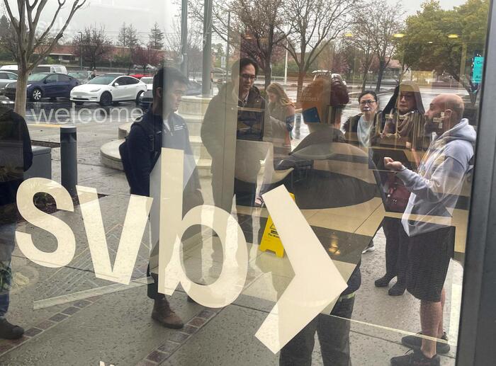 Silicon Valley Bank, paura per il rischio contagio: Borsa Milano crolla