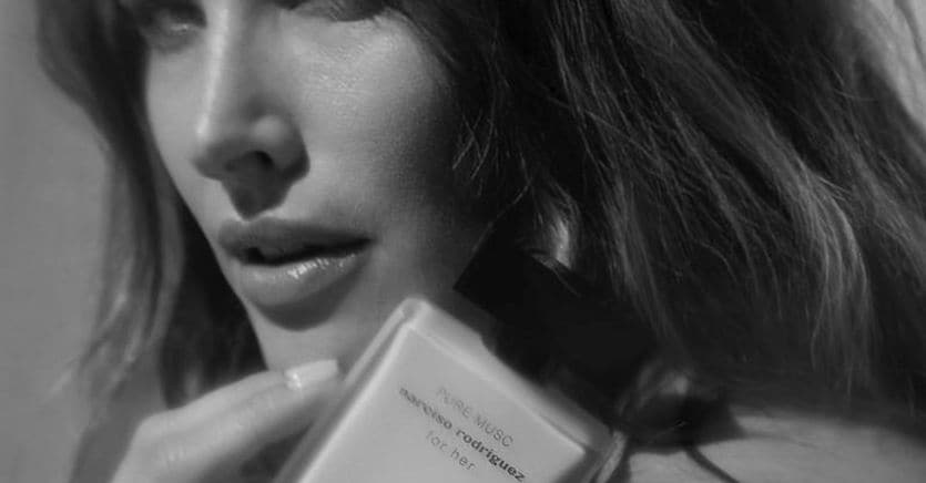 Narciso Rodriguez, lo stilista del profumo che fa girare la testa agli uomini