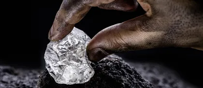 Prospettive del litio: prezzi fluttuanti e ruolo dei fattori tecno-geopolitici nelle batterie agli ioni di litio