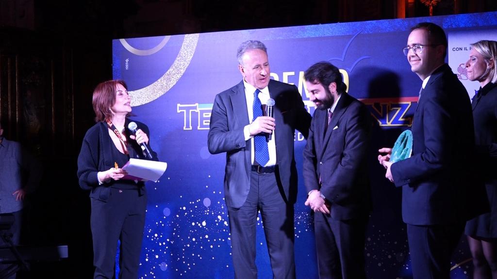 Roberto Nicolucci riceve il Premio Testimonianza per la Cultura e il sociale