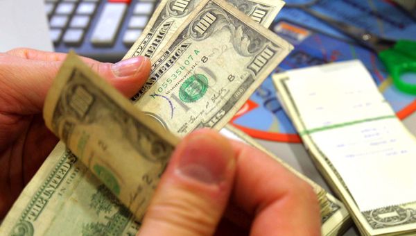 USA, spese personali ferme a marzo