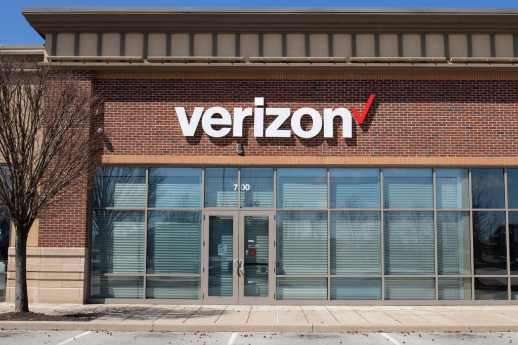 Verizon aggiunge 633.000 clienti al dettaglio con pagamento posticipato a causa delle mancate entrate
