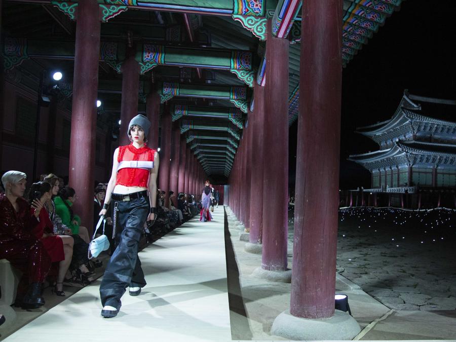 Gucci a Seoul: lo show omaggia un mercato all’avanguardia (ma pesa l’assenza di leader)
