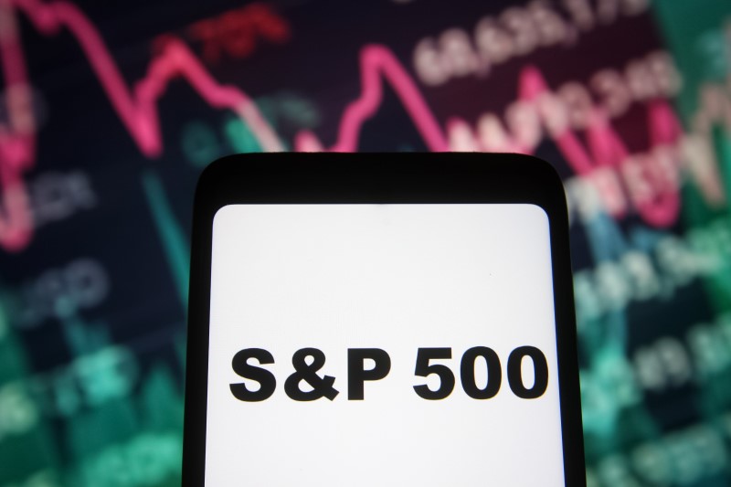 S&P 500 sale mentre Wall Street punta a chiudere una settimana vincente