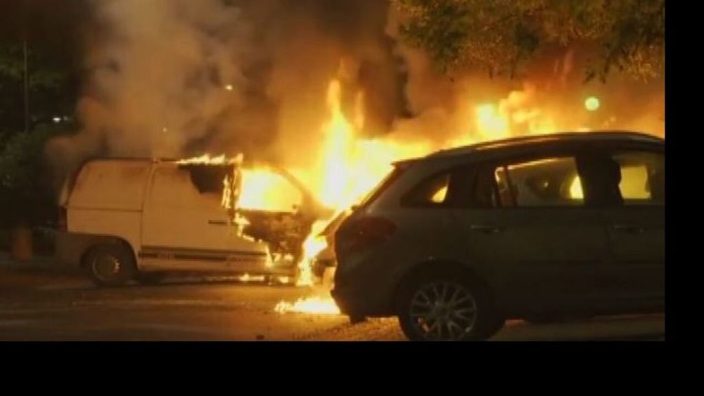 Francia, 77 arresti nella seconda notte di scontri dopo morte 17enne