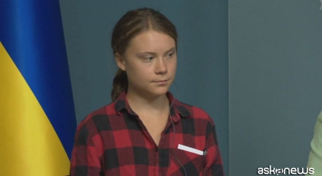 Greta Thunberg denuncia “l’ecocidio” causato da guerra ucraina
