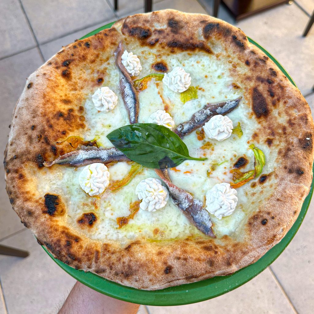 Arriva “Ciurillo”, la pizza con i fiori di zucca