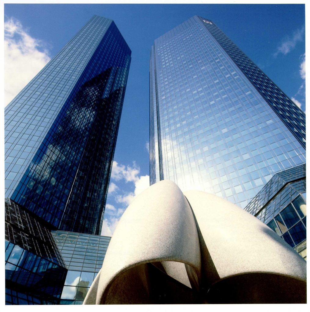 Deutsche Bank supera attese malgrado calo nel trading