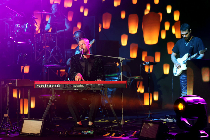 Gianni Fiorellino omaggio a Edoardo Bennato nel live a Bagnoli