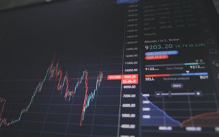 Plus500, ricavi ed EBITDA in crescita nel primo semestre