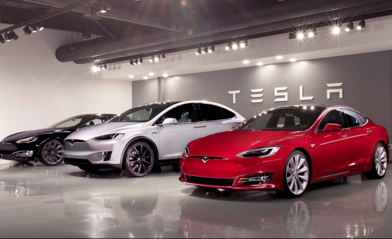 Tesla batte le stime sugli utili.  Il titolo non si muove.