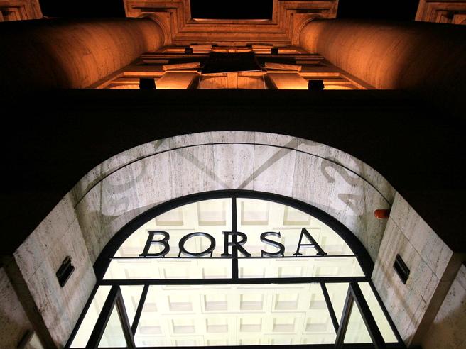 Borsa oggi Milano, crollano titoli banche