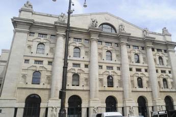 Borsa, Piazza Affari maglia nera in Europa con extraprofitti