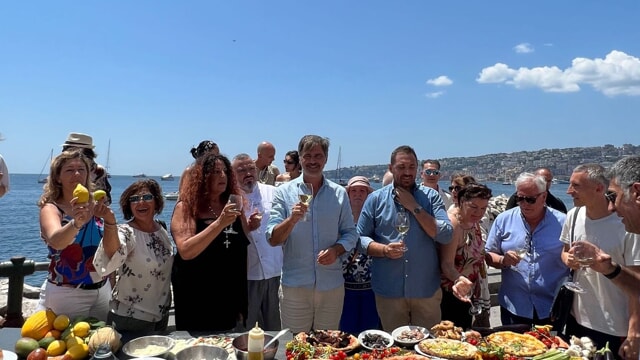 Napoli conquista il pubblico di Rai1 con “Azzurro…Storie di mare”