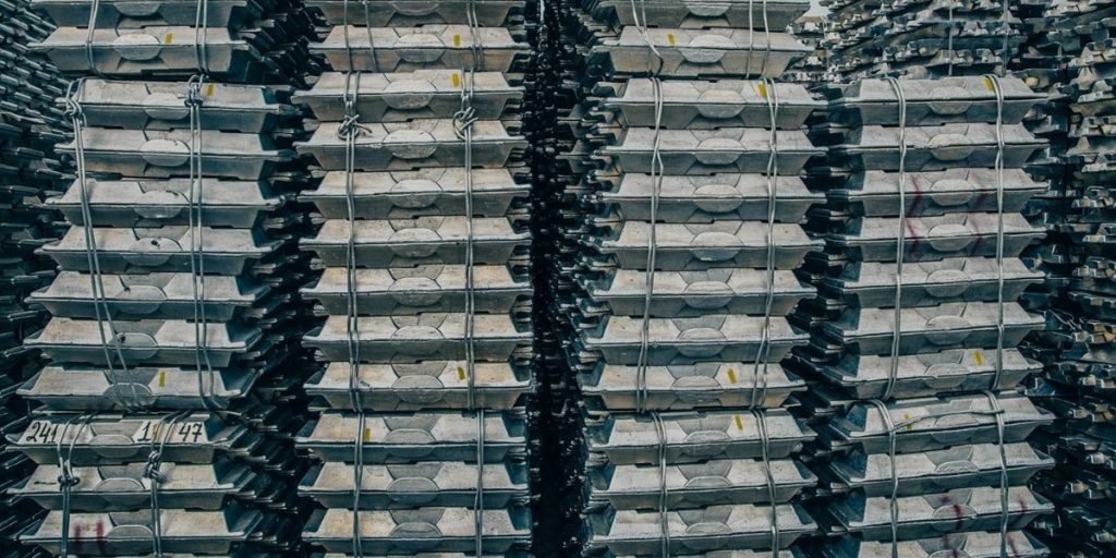 Traballa il mercato dell’alluminio, minacciato da scorte in eccesso