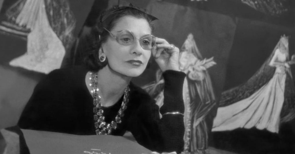 Chanel, una vita e una moda leggendarie raccontate al V&A di Londra